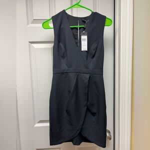 NWT BCBG Max Azria Black Tulip Hem V-Neck Cocktail Dress Size 0